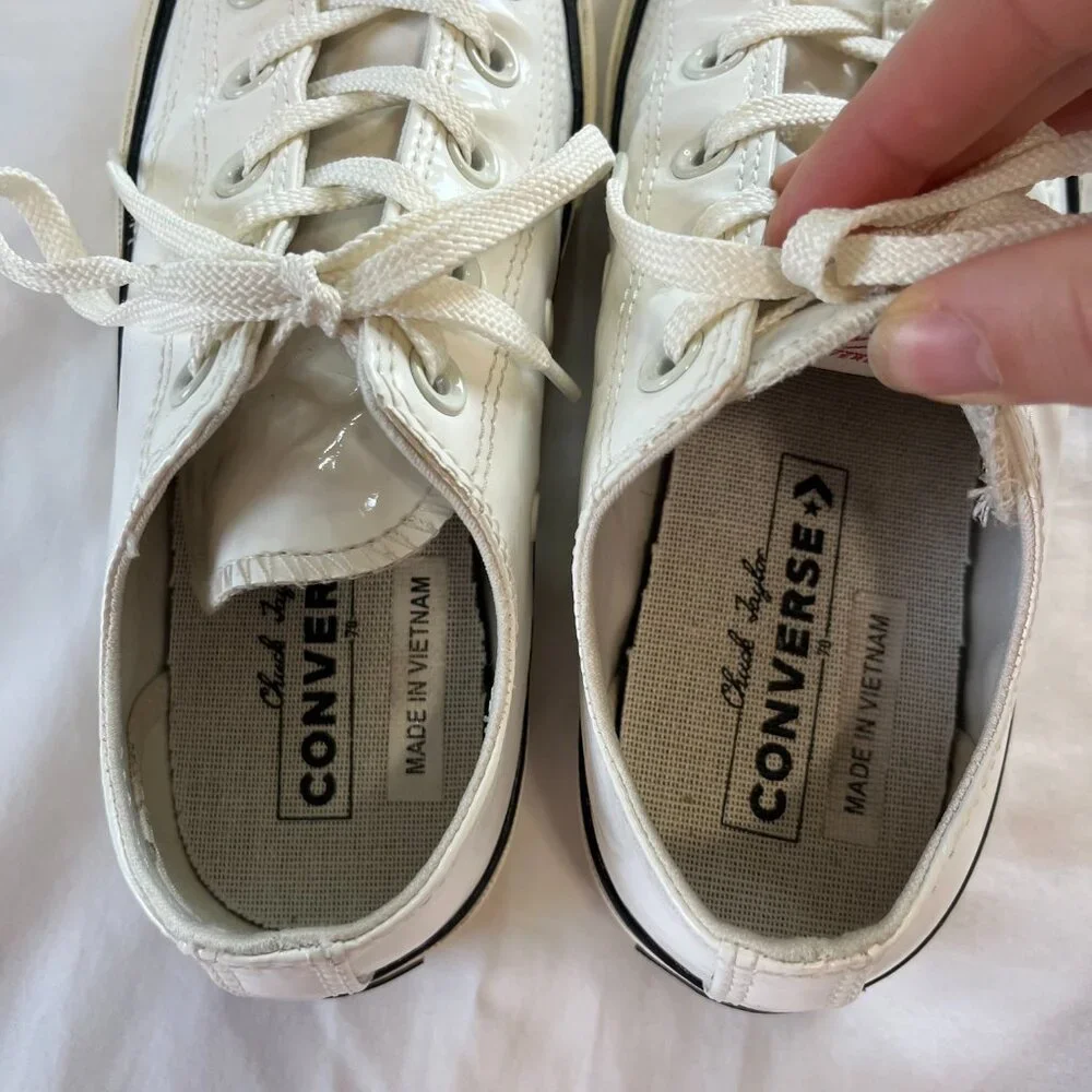 Converse Chuck Taylor White Faux Leather Low Top Converse | Size 6